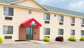 Exterior 2 Econo Lodge Inn & Suites