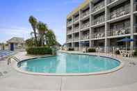 Swimming Pool Travelodge by Wyndham Outer Banks/Kill Devil Hills