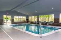 Swimming Pool HomeTowne Studios by Red Roof East Lansing - Okemos