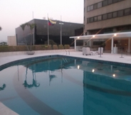 สระว่ายน้ำ 7 Hotel CCT