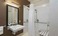 In-room Bathroom 6 Fairfield Inn & Suites by Marriott Bloomington