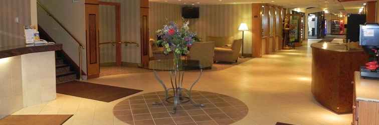 Lobby Quality Hotel & Suites At The Falls