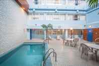 Swimming Pool Comfort Inn & Suites Downtown Edmonton