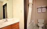 Toilet Kamar 6 All Season Suites