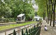 Nearby View and Attractions 2 Hotel Les Jardins de Montmartre