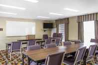 Functional Hall Quality Inn Crossville Near Cumberland Mountain State Park