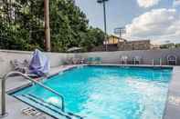 Swimming Pool Quality Inn & Suites Stockbridge Atlanta South I-75