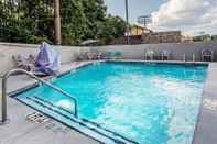 Swimming Pool Quality Inn & Suites Stockbridge Atlanta South I-75