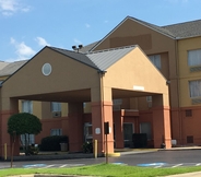 Bangunan 4 Red Roof Inn & Suites Vicksburg