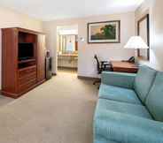 ห้องนอน 7 La Quinta Inn & Suites by Wyndham Thousand Oaks-Newbury Park