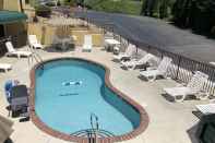 Swimming Pool Quality Inn