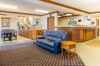 Lobby Days Inn by Wyndham Pontoon Beach