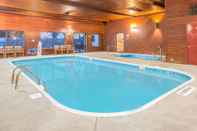 Swimming Pool Days Inn by Wyndham Pontoon Beach