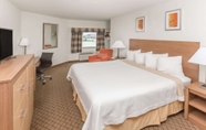 Bedroom 7 Days Inn by Wyndham Biloxi Beach