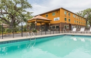 Swimming Pool 6 Days Inn by Wyndham Biloxi Beach