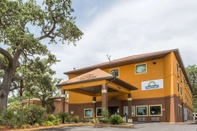 Exterior Days Inn by Wyndham Biloxi Beach