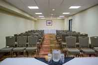 Functional Hall Holiday Inn Express Hotel & Suites Regina, an IHG Hotel