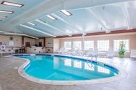 Swimming Pool Quality Inn & Suites University