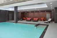 Swimming Pool Delta Hotels by Marriott Trois Rivieres Conference Centre