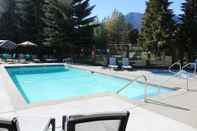 สระว่ายน้ำ Tantalus Resort Lodge