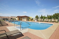 Swimming Pool Days Inn by Wyndham Riviere-Du-Loup