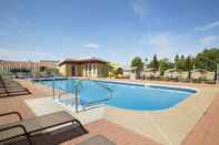 Swimming Pool Days Inn by Wyndham Riviere-Du-Loup