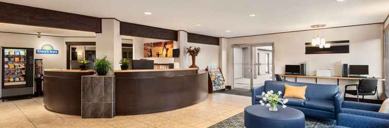 Lobby Days Inn by Wyndham Kelowna