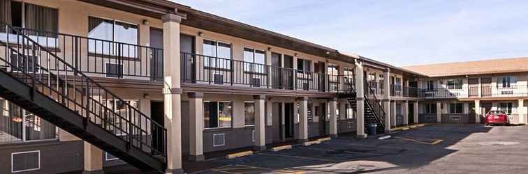 Exterior Econo Lodge