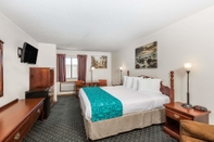 Bedroom Howard Johnson by Wyndham Wichita Airport