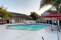 Swimming Pool Chase Suite Hotel Newark-Fremont