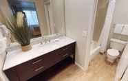 In-room Bathroom 4 Chase Suite Hotel Newark-Fremont