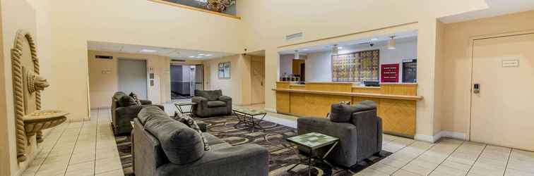 Lobby La Quinta Inn & Suites by Wyndham Ft Lauderdale Cypress Cr