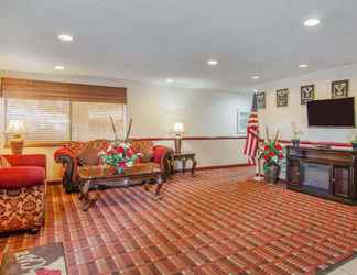 Lobby 2 Quality Inn & Suites Medford Airport