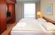 Bedroom 6 Maritim Hotel Bremen