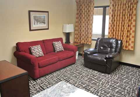 Common Space Quality Inn & Suites Mayo Clinic Area