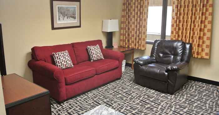 Common Space Quality Inn & Suites Mayo Clinic Area