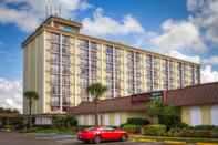 Exterior Rosen Inn, closest to Universal