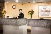 Lobby Sternwheeler Hotel and Conference Centre