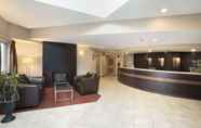 Lobby 5 Super 8 by Wyndham West Kelowna BC