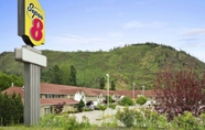 Luar Bangunan 4 Super 8 by Wyndham West Kelowna BC