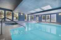 Swimming Pool Super 8 by Wyndham West Kelowna BC