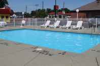 Swimming Pool Econo Lodge Inn & Suites South