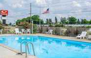 Swimming Pool 6 Econo Lodge Mechanicsburg