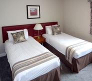 Kamar Tidur 7 Aston Court Hotel