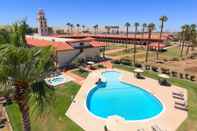 Swimming Pool Hotel Mission de Oro