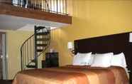 Bedroom 3 Days Inn & Suites by Wyndham Downtown Gatlinburg Parkway