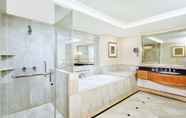 Toilet Kamar 3 Sheraton Surabaya Hotel and Towers