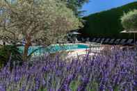 Swimming Pool Auberge de Cassagne & Spa