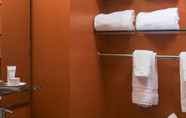 Toilet Kamar 6 Hotel Max