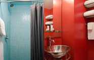 Toilet Kamar 4 Hotel Max